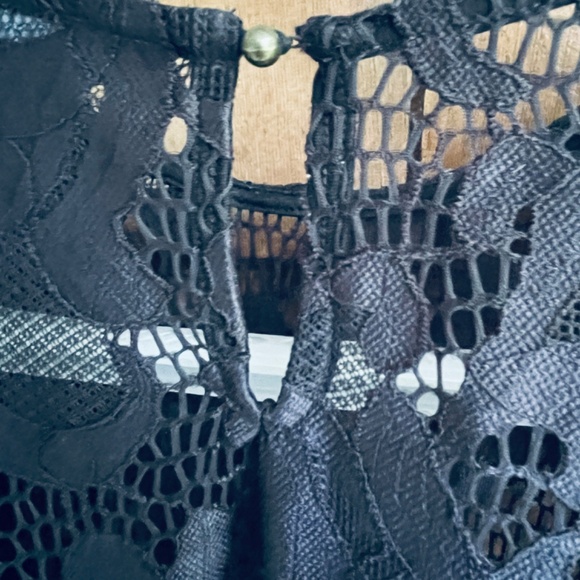 Suzanne Betro Womens 1X Floral Black Full Lace Boho Blouse Short Sleeve - Picture 6 of 9